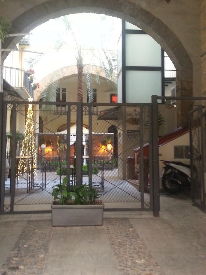 Hotel Regina باليرمو المظهر الخارجي الصورة